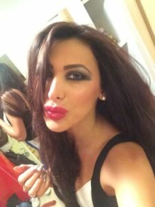 Evli İsimsiz Roman Güzeli