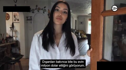 Kızına Kıyafet Denetirken Tezgahtara Veren Anne -Traltyazılı